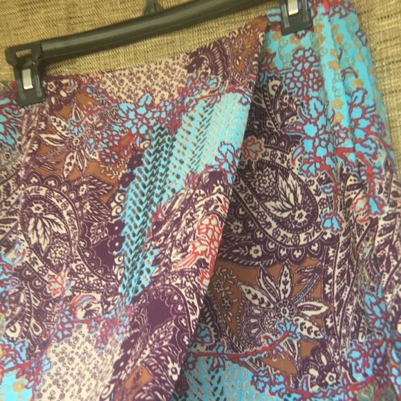 Evan Picone rayon wrap skirt. - Picture 3 of 4